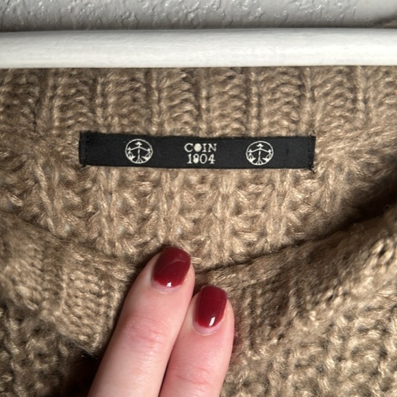 Coin 1904 Tan Chunky Knit Wide Cuff Crew Sweater Size Medium - Picture 5 of 9